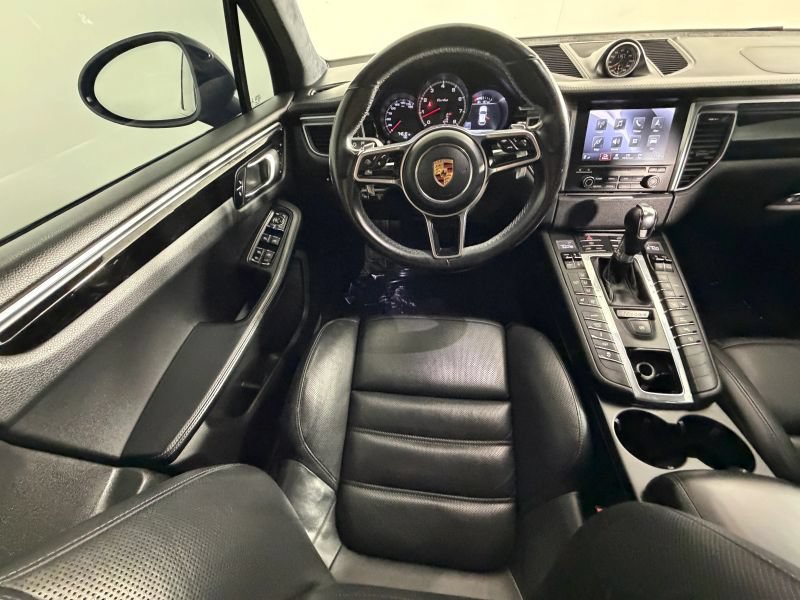 Used 2018 Porsche Macan Turbo AWD/4WD image 12