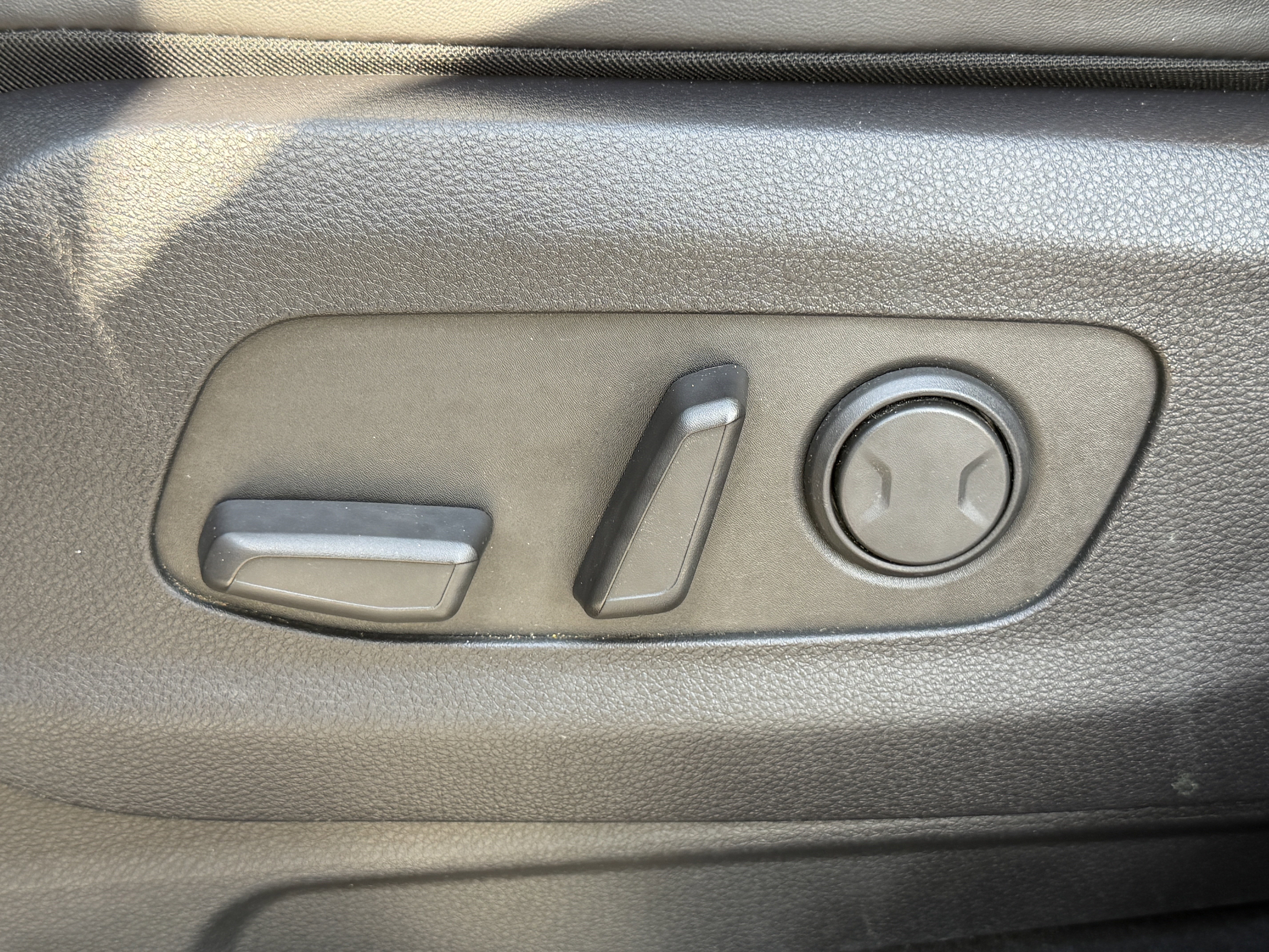 Used 2022 Kia Carnival EX FWD image 16