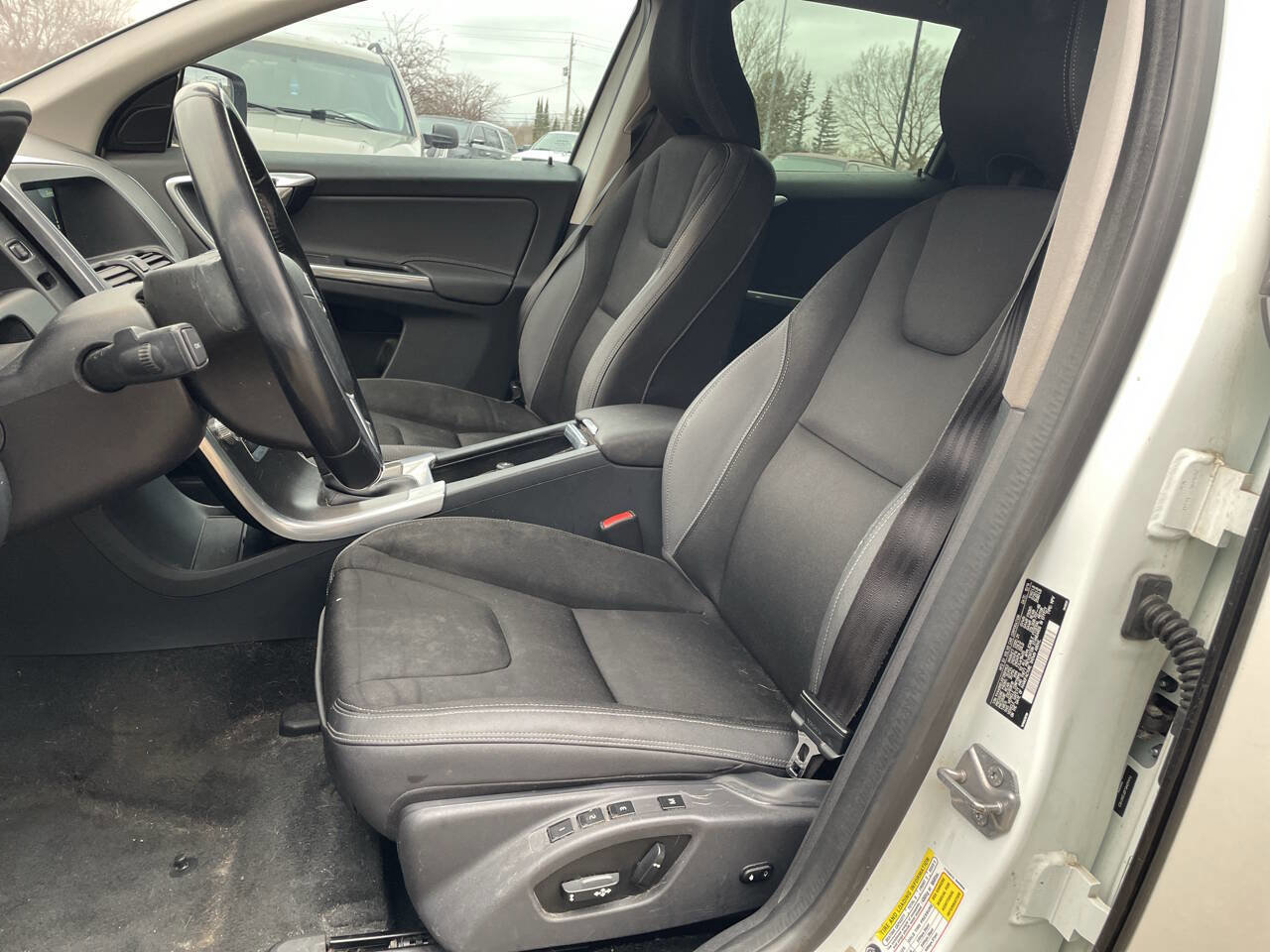 Used 2015 Volvo XC60 T5 FWD image 11