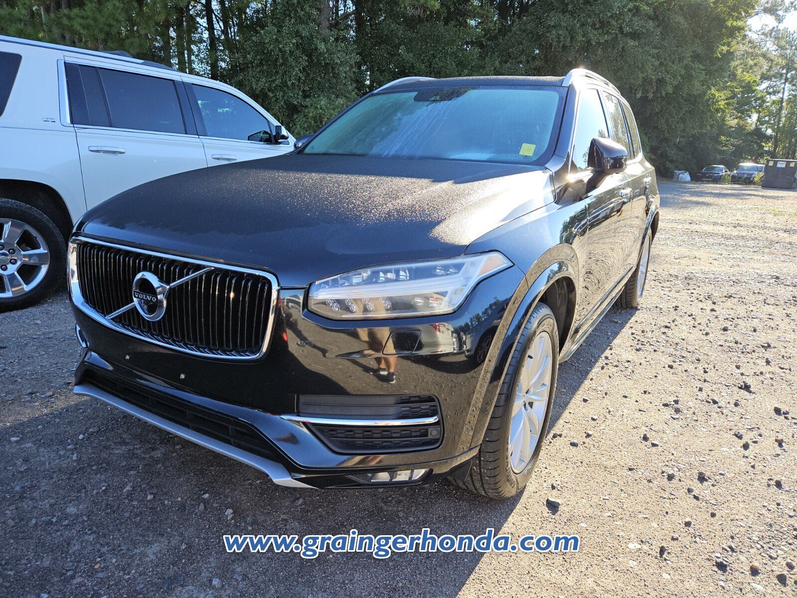 Used 2016 Volvo XC90 T6 Momentum w/ Momentum Plus Package AWD/4WD image 2