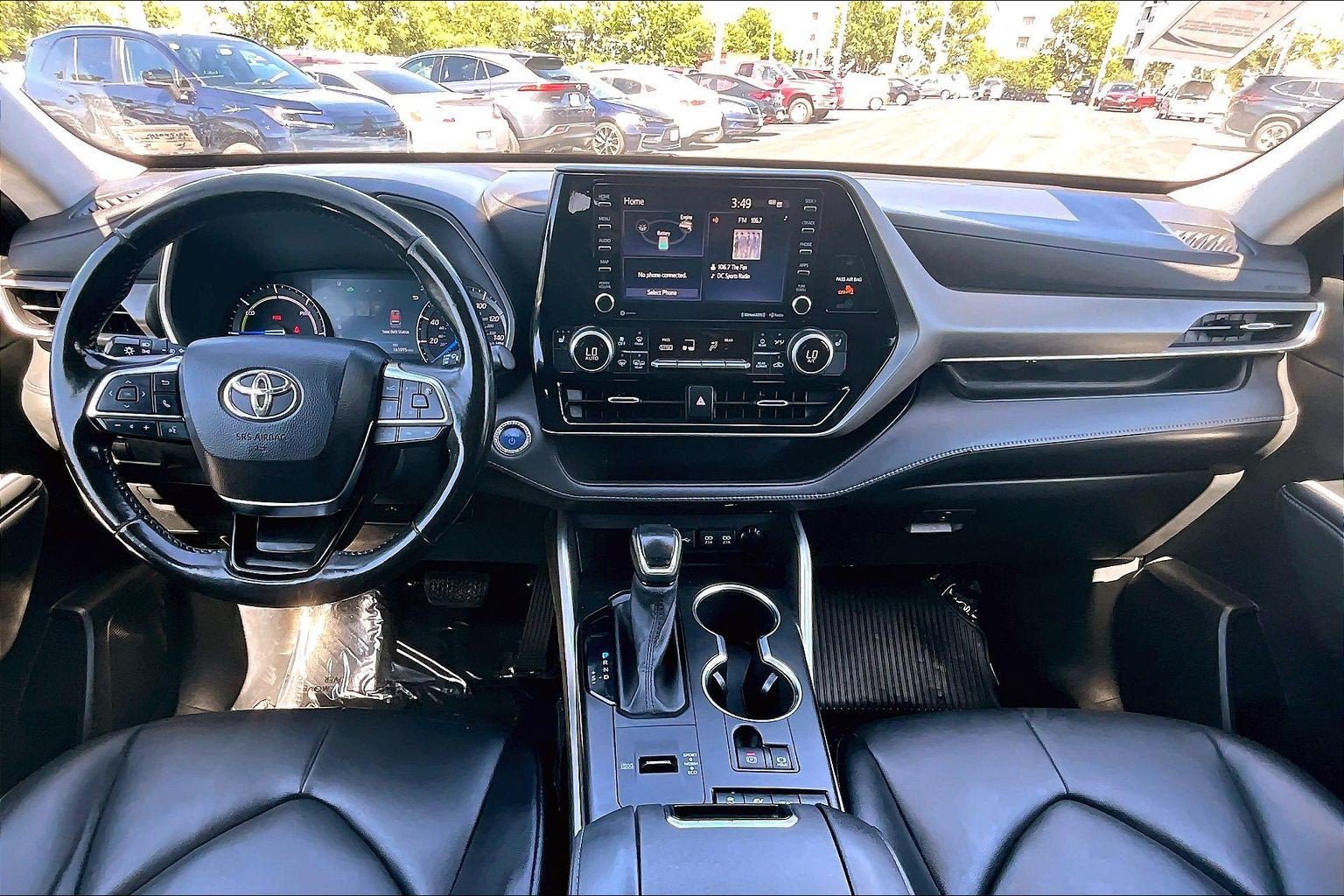 Used 2021 Toyota Highlander XLE AWD/4WD image 14