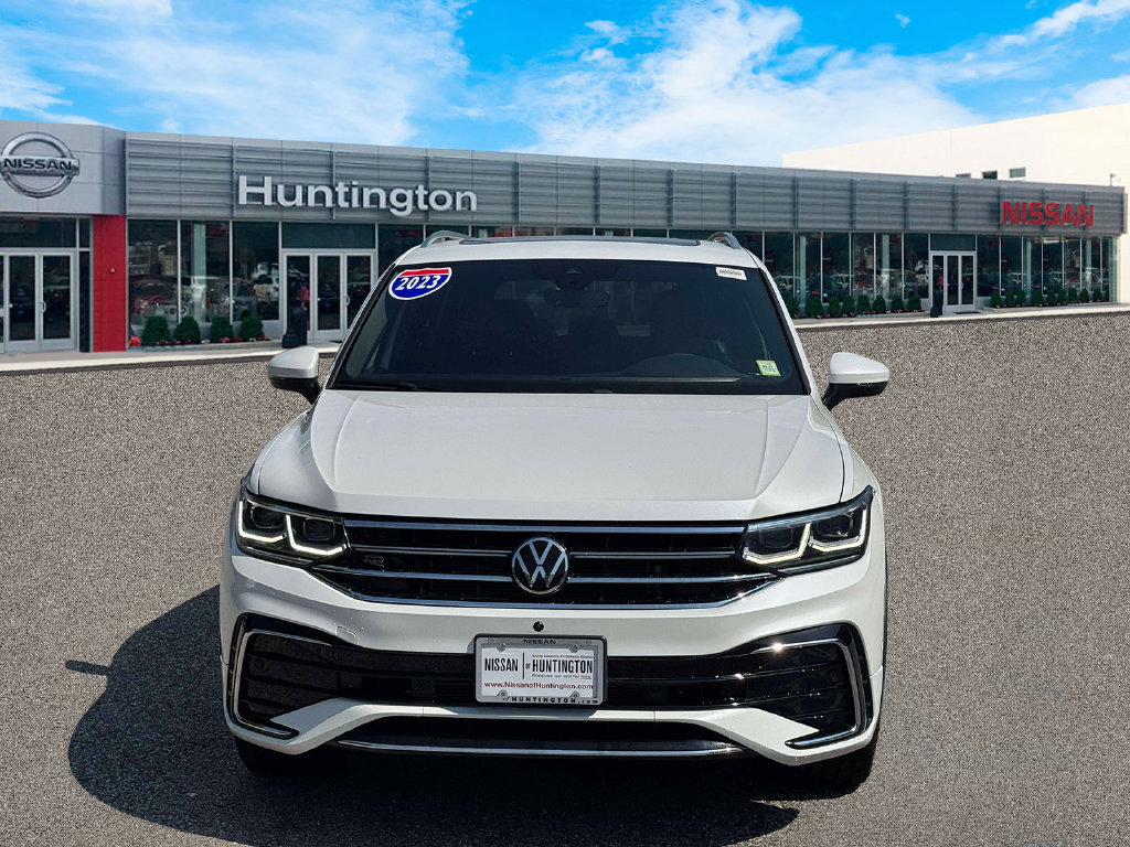 Used 2023 Volkswagen Tiguan SEL R-Line AWD/4WD image 2