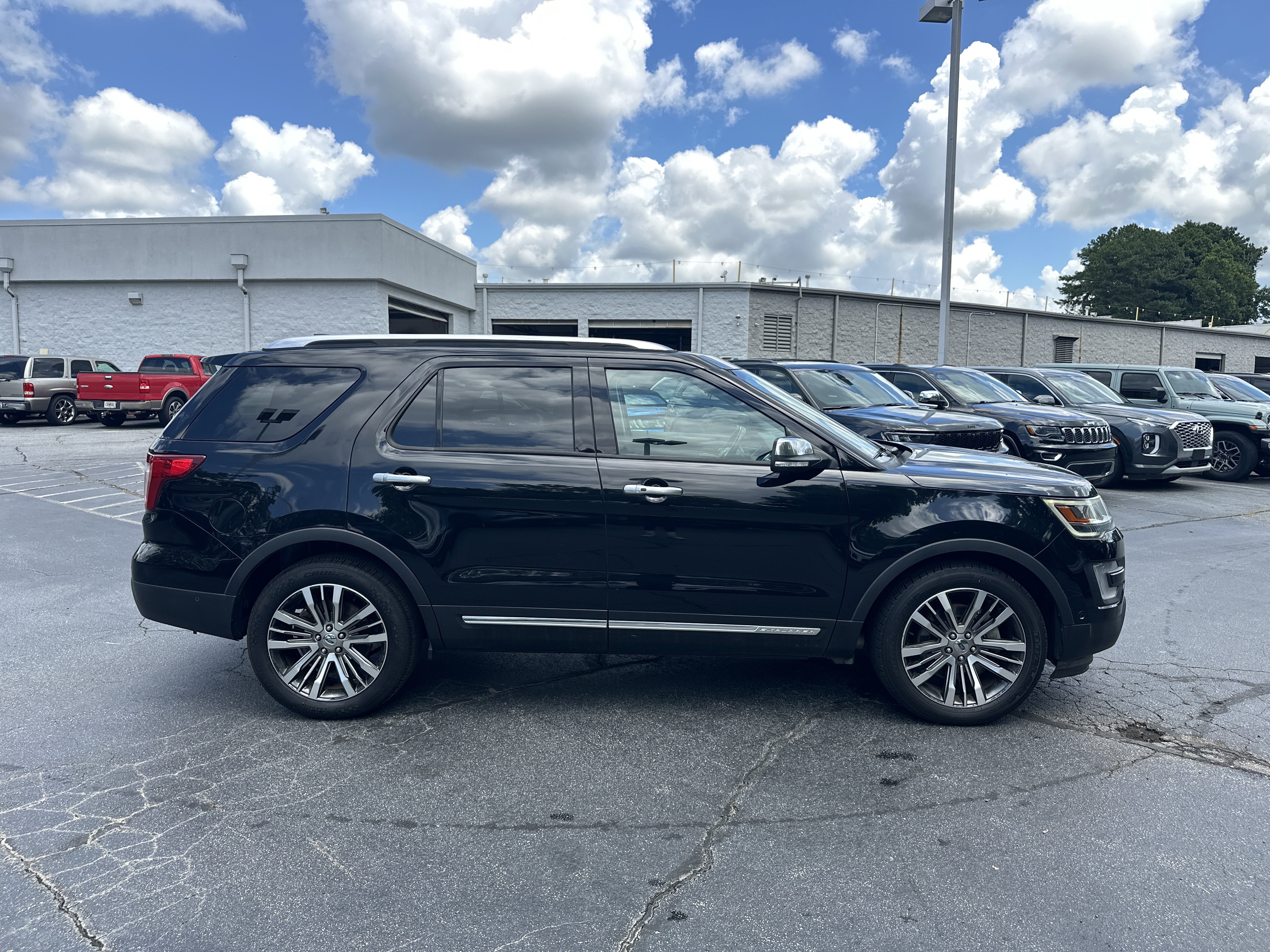 Used 2017 Ford Explorer Platinum AWD/4WD image 10