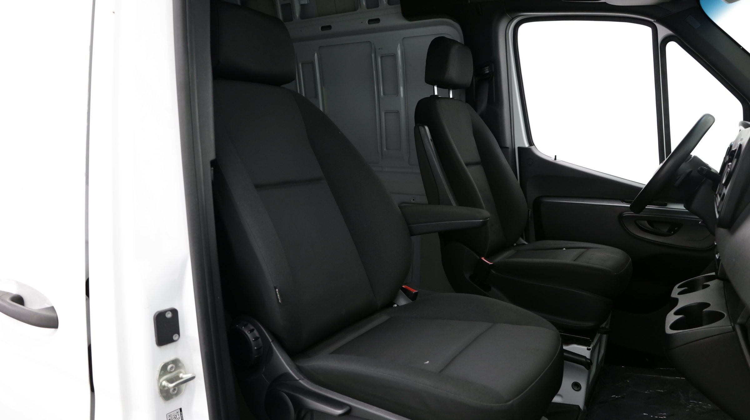 Used 2023 Mercedes-Benz Sprinter 2500 image 32