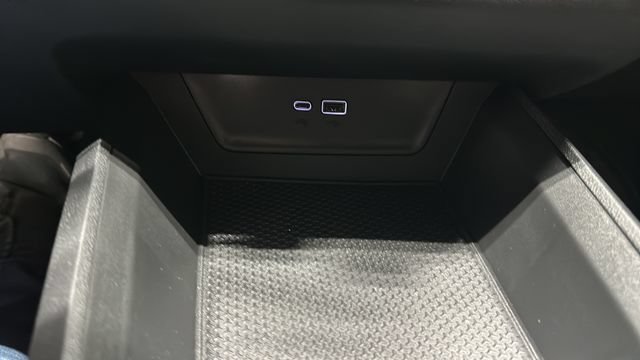 New 2027 Chevrolet Equinox LT w/ Convenience Package II FWD image 17