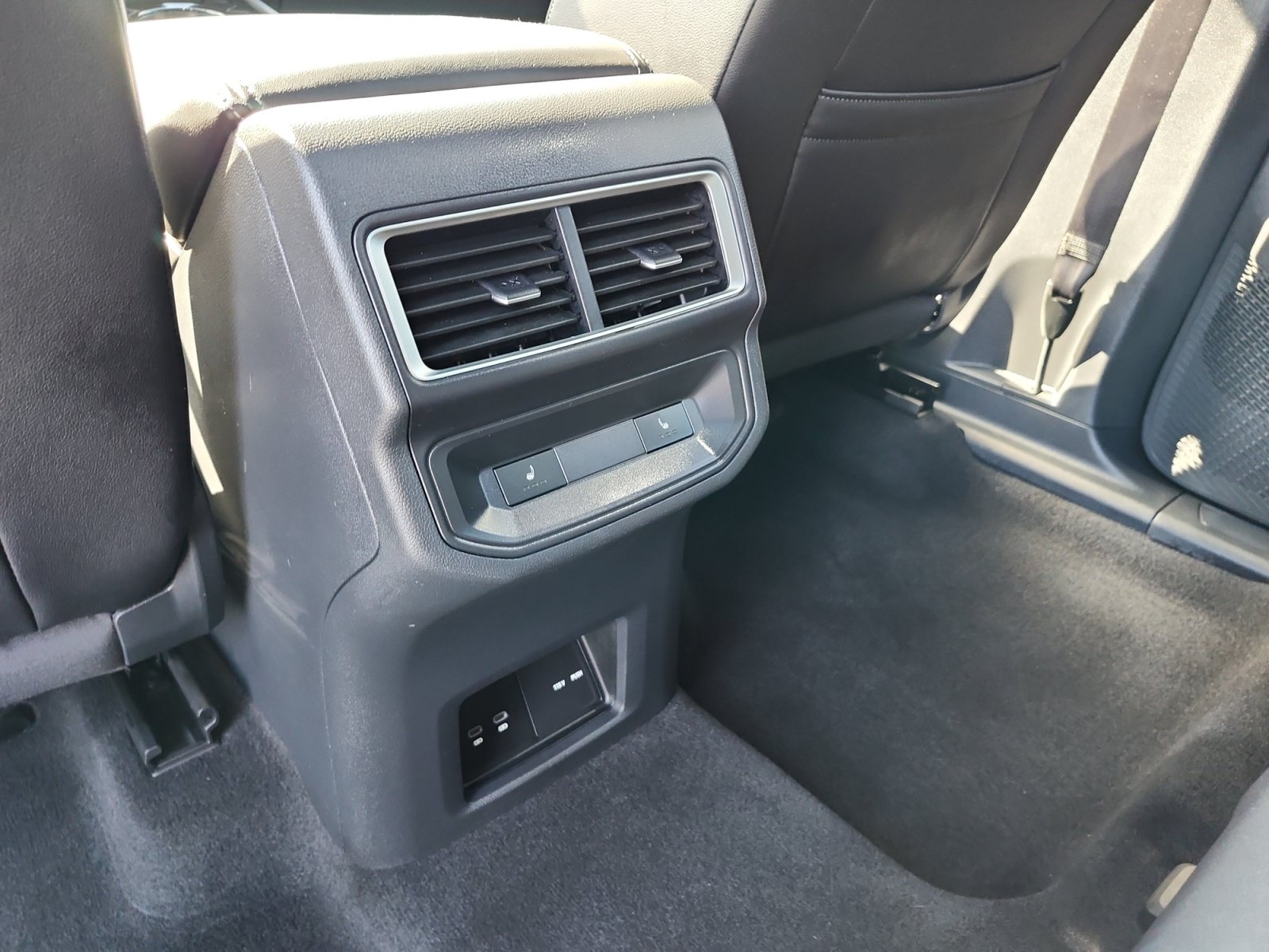 Used 2024 Volkswagen Atlas Cross Sport SEL AWD/4WD image 17