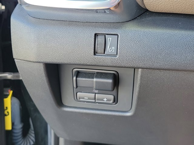 Used 2023 GMC Canyon Denali image 23