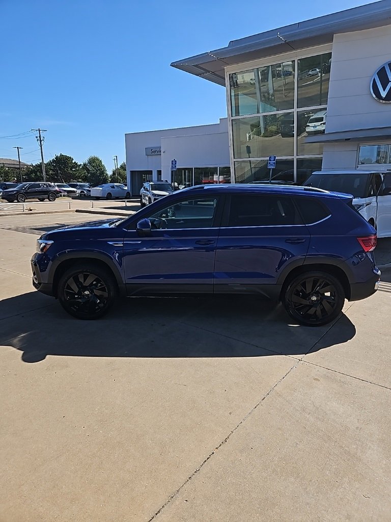 Used 2024 Volkswagen Taos SE w/ Black Wheel Plus Package image 8