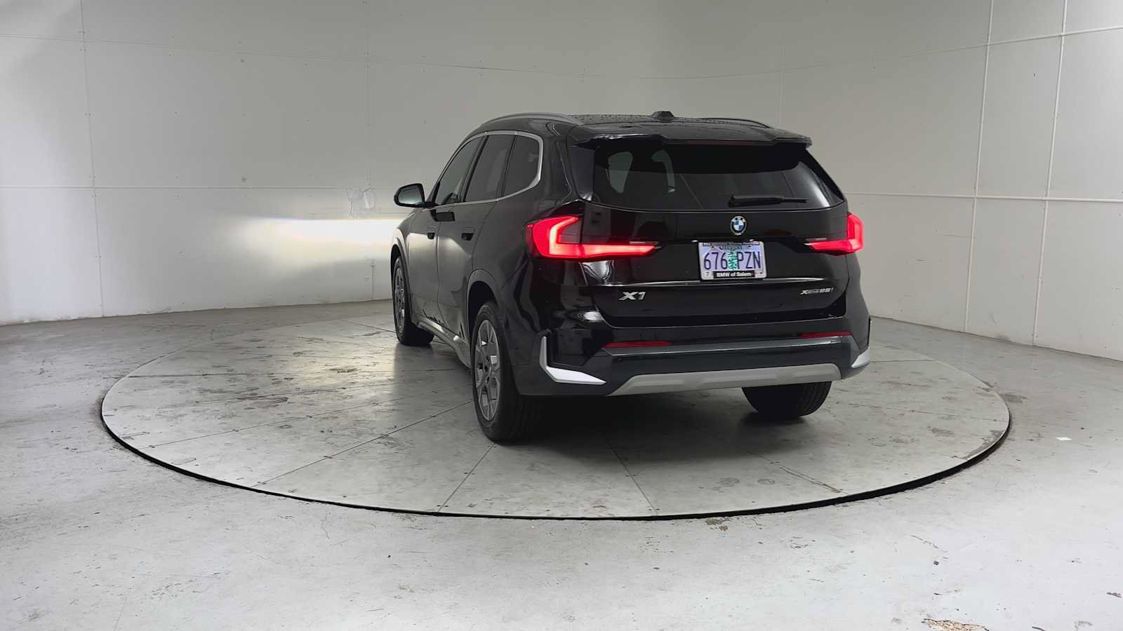Used 2024 BMW X1 xDrive28i w/ Convenience Package AWD/4WD image 2