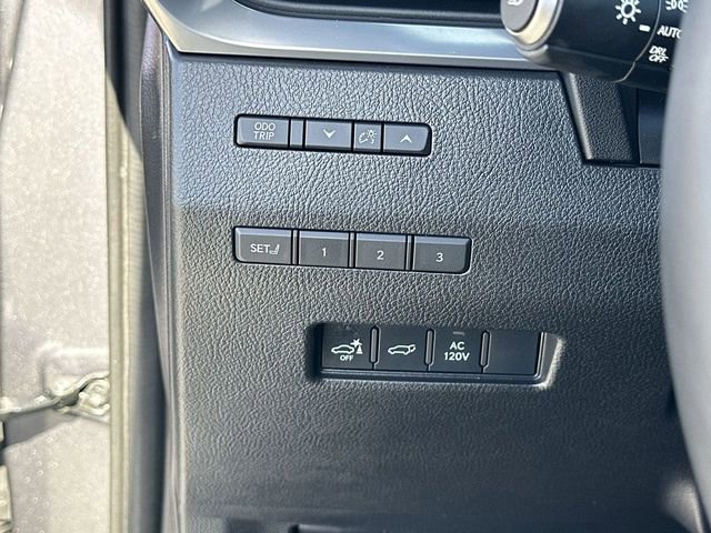 Used 2025 Lexus GX 550 w/ Cold Area Package AWD/4WD image 18