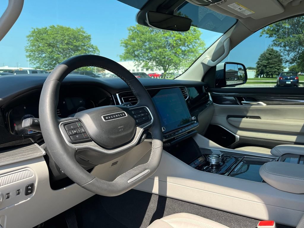 Used 2022 Jeep Wagoneer Series III w/ Premium Group I AWD/4WD image 18