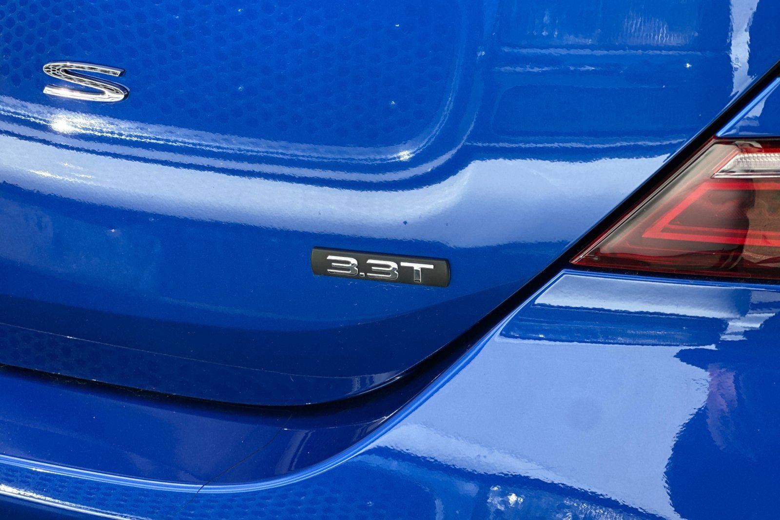 Used 2023 Genesis G70 3.3T w/ Sport Prestige Package image 8