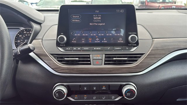 Used 2024 Nissan Altima 2.5 SV image 25