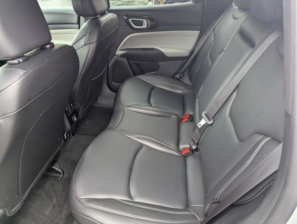 Used 2025 Jeep Compass Limited AWD/4WD image 17