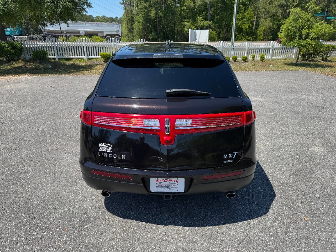Used 2014 Lincoln MKT AWD w/ Equipment Group 201A image 5