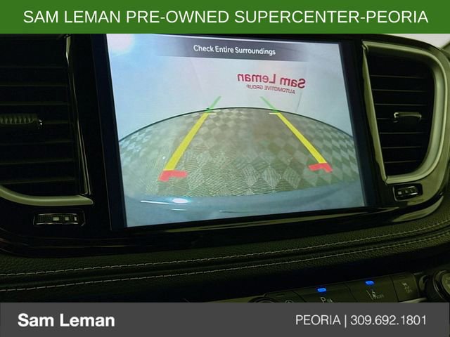 Used 2025 Chrysler Pacifica Limited image 14