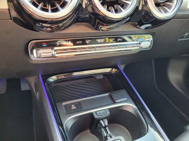 Used 2024 Mercedes-Benz GLB 250 w/ Driver Assistance Package image 27