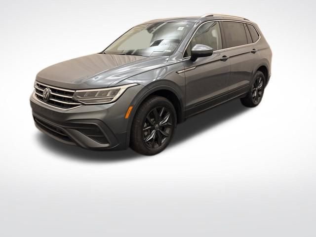 Used 2024 Volkswagen Tiguan SE AWD/4WD image 1