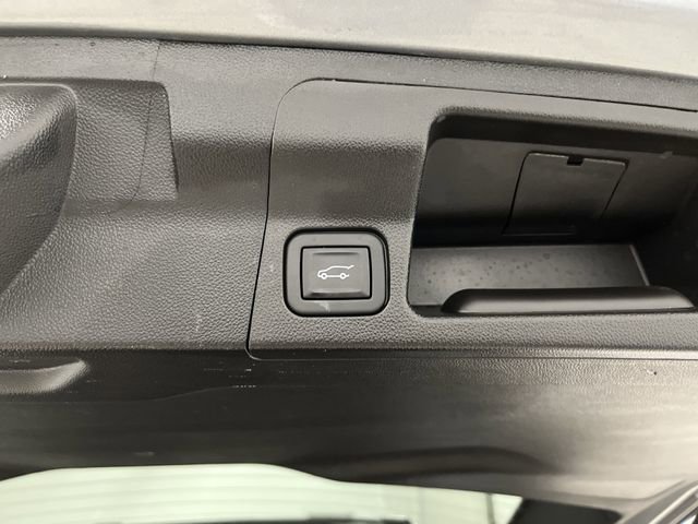 Used 2023 GMC Acadia SLE image 16