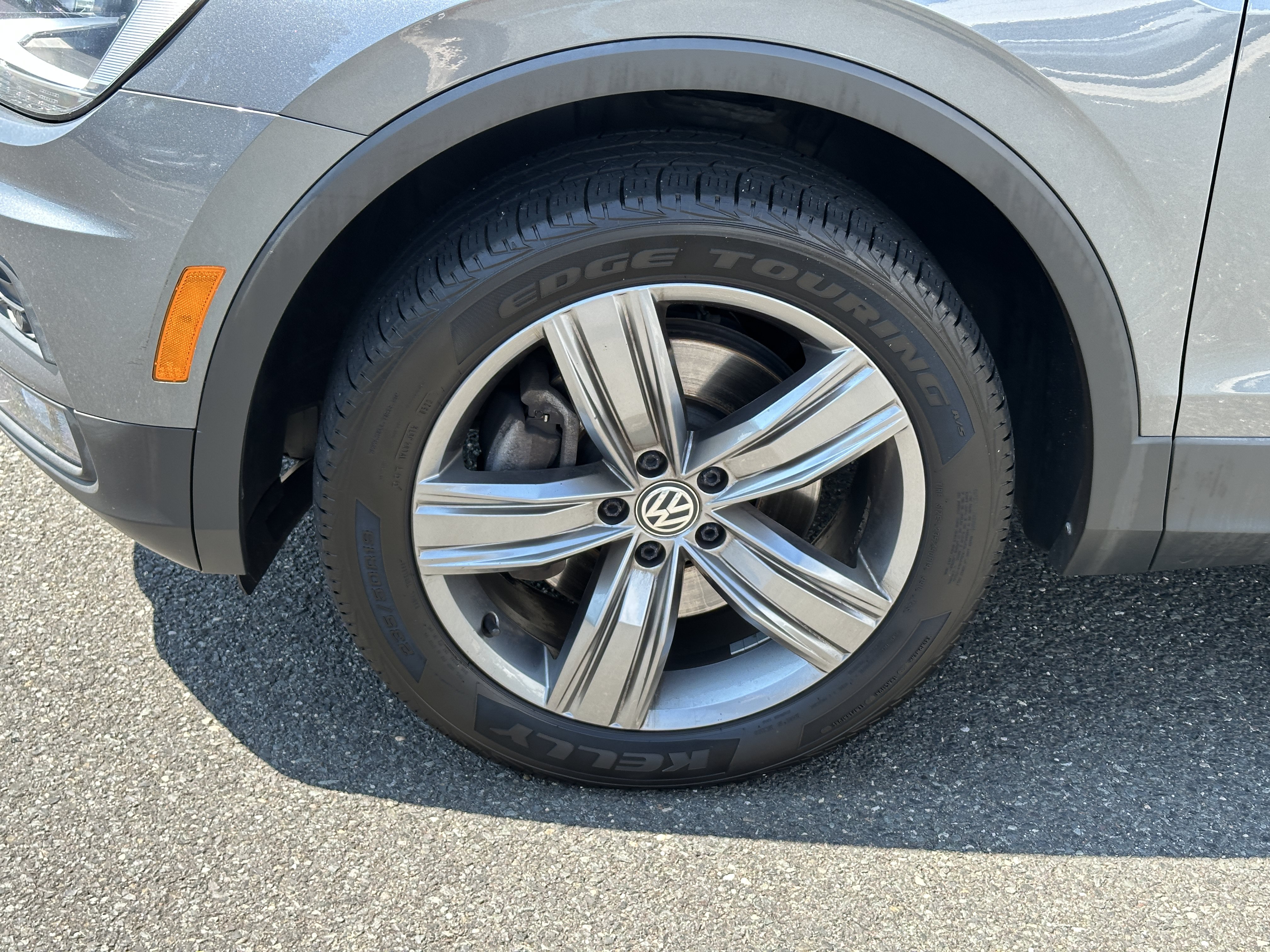Used 2020 Volkswagen Tiguan SEL AWD/4WD image 19