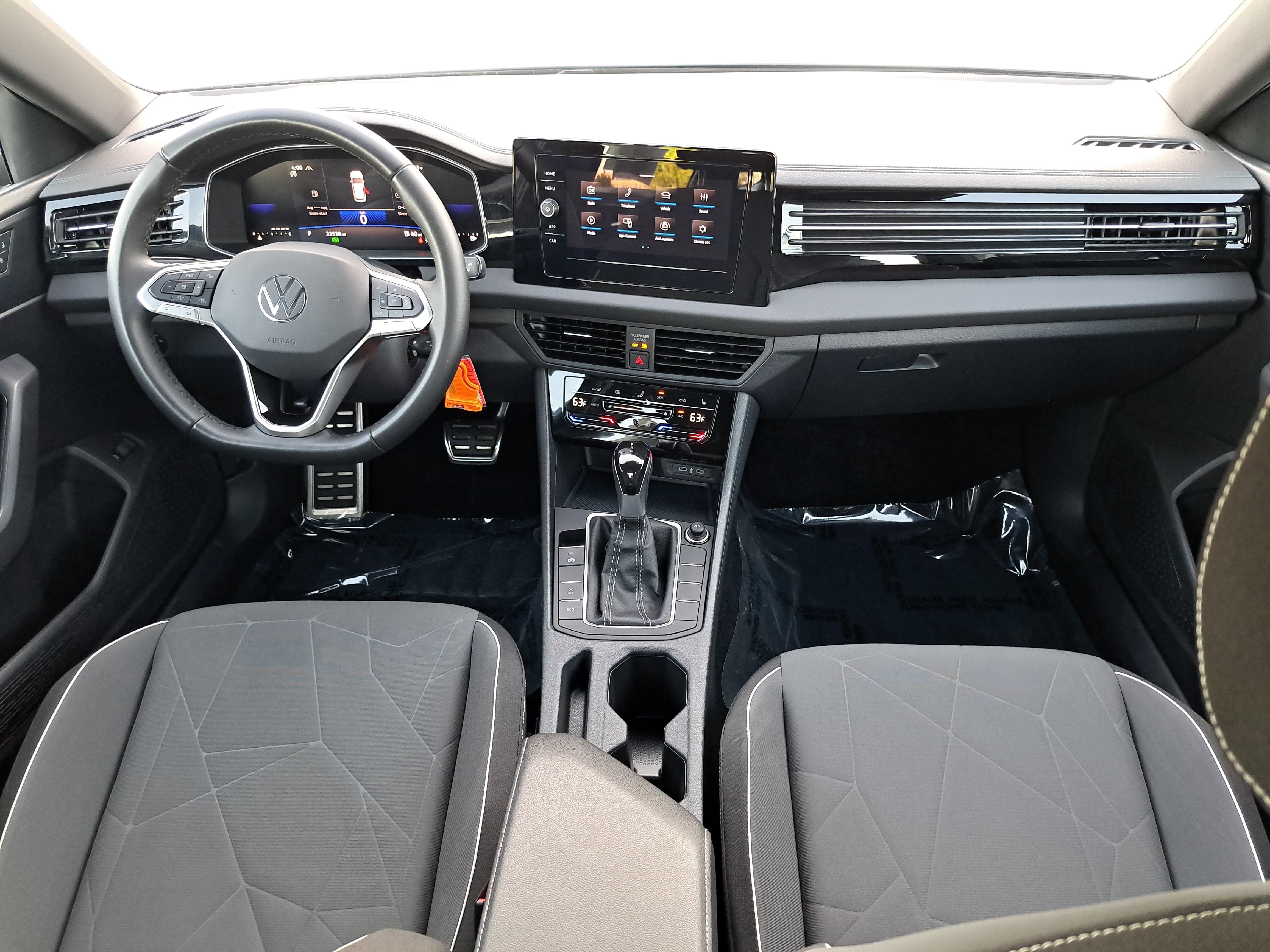 Certified 2025 Volkswagen Jetta Sport FWD image 9