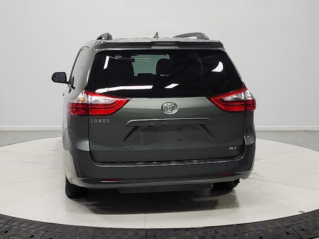 Used 2020 Toyota Sienna XLE Premium FWD image 7