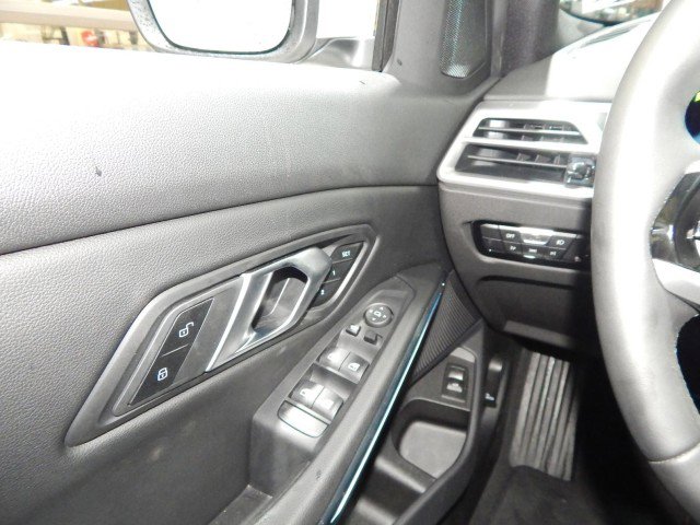 Used 2025 BMW 330i xDrive Sedan w/ Convenience Package image 29