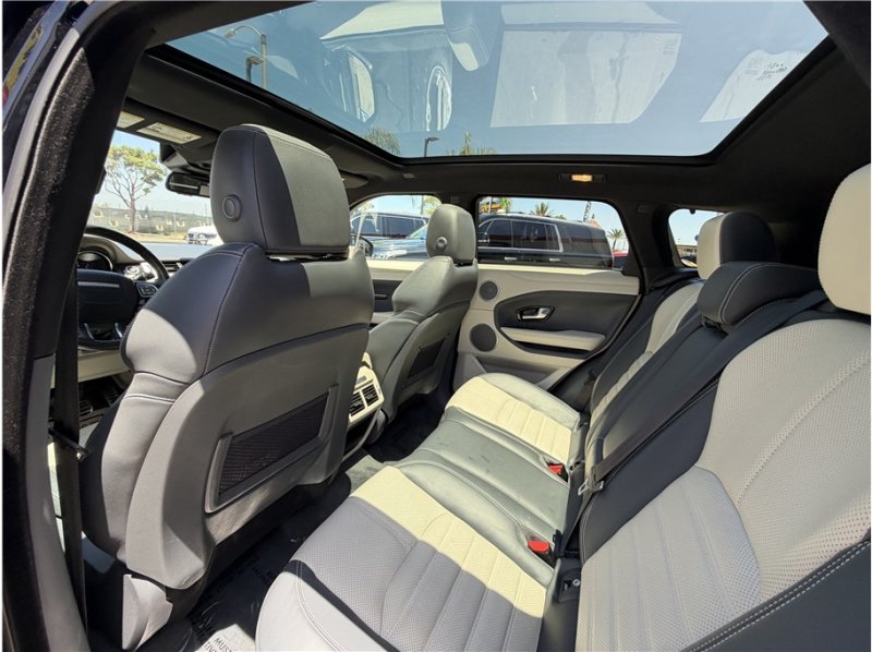 Used 2018 Land Rover Range Rover Evoque HSE Dynamic AWD/4WD image 22