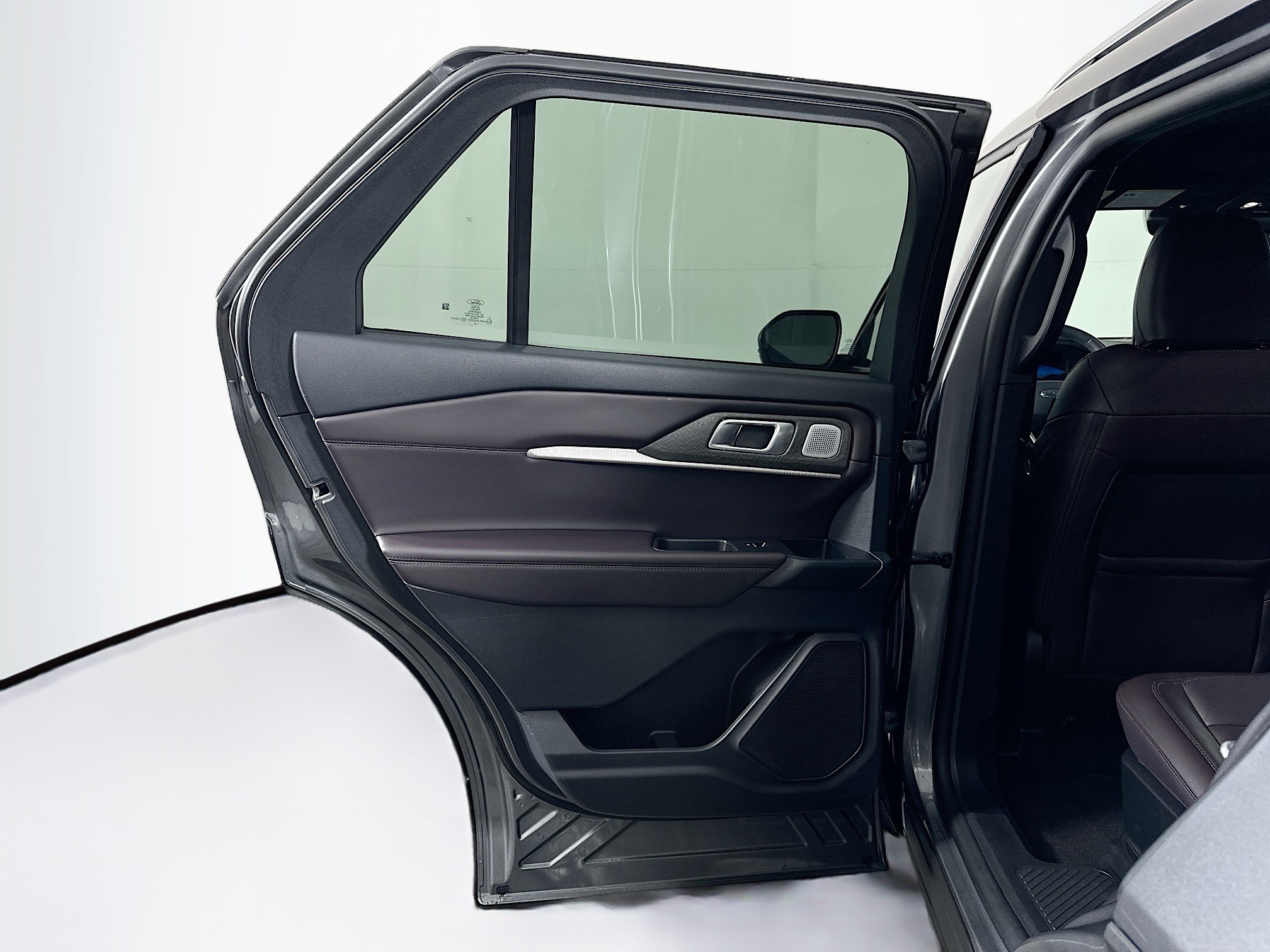 Used 2025 Ford Explorer Platinum image 27