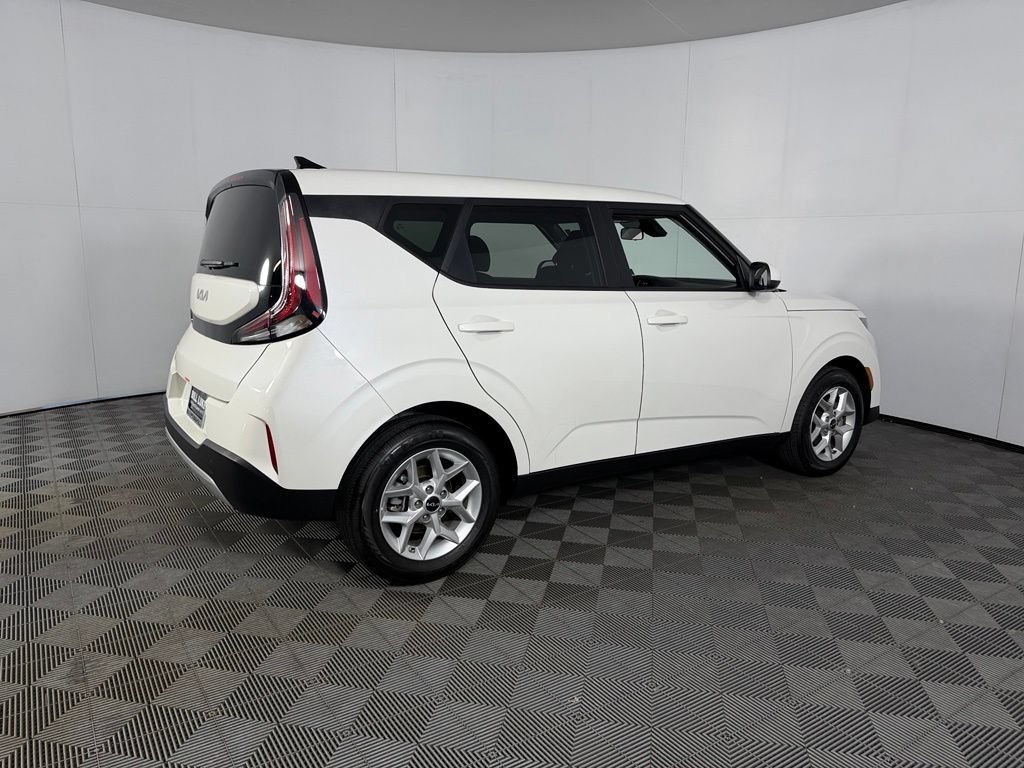 Used 2025 Kia Soul LX w/ LX Technology Package FWD image 6