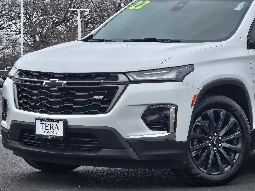 Used 2022 Chevrolet Traverse RS w/ LPO, Floor Liner Package AWD/4WD image 2