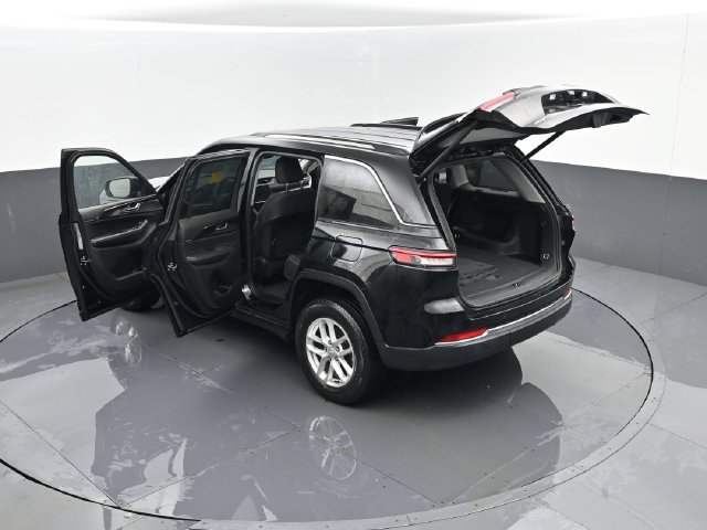 Used 2023 Jeep Grand Cherokee Laredo w/ Luxury Tech Group I AWD/4WD image 27