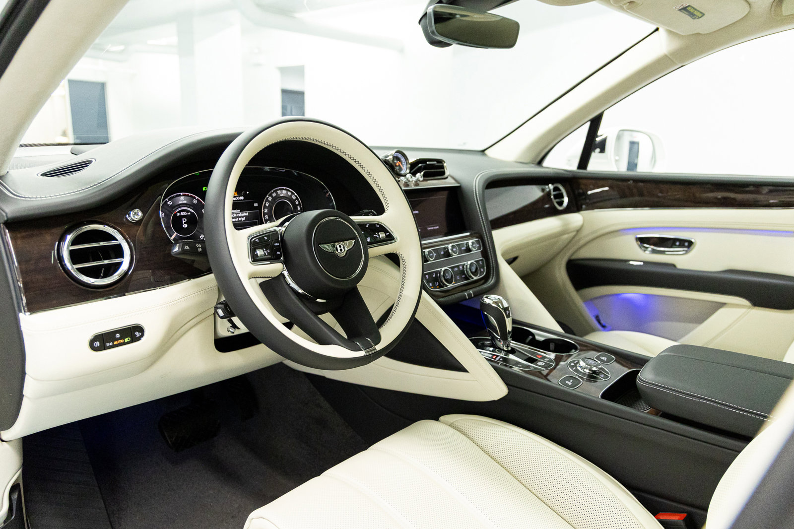 New 2026 Bentley Bentayga AWD/4WD image 27