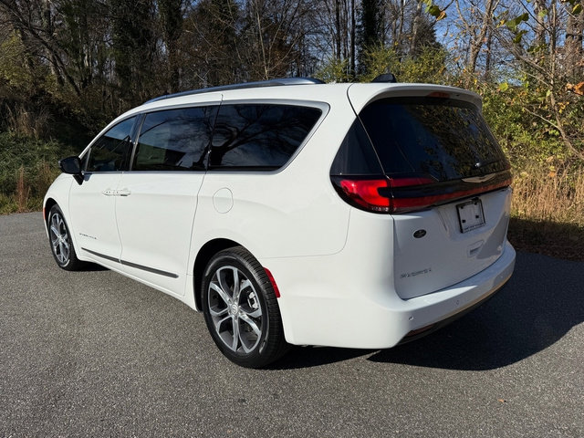 New 2026 Chrysler Pacifica Pinnacle image 9
