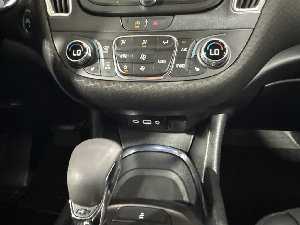 Used 2021 Chevrolet Malibu LT FWD image 24