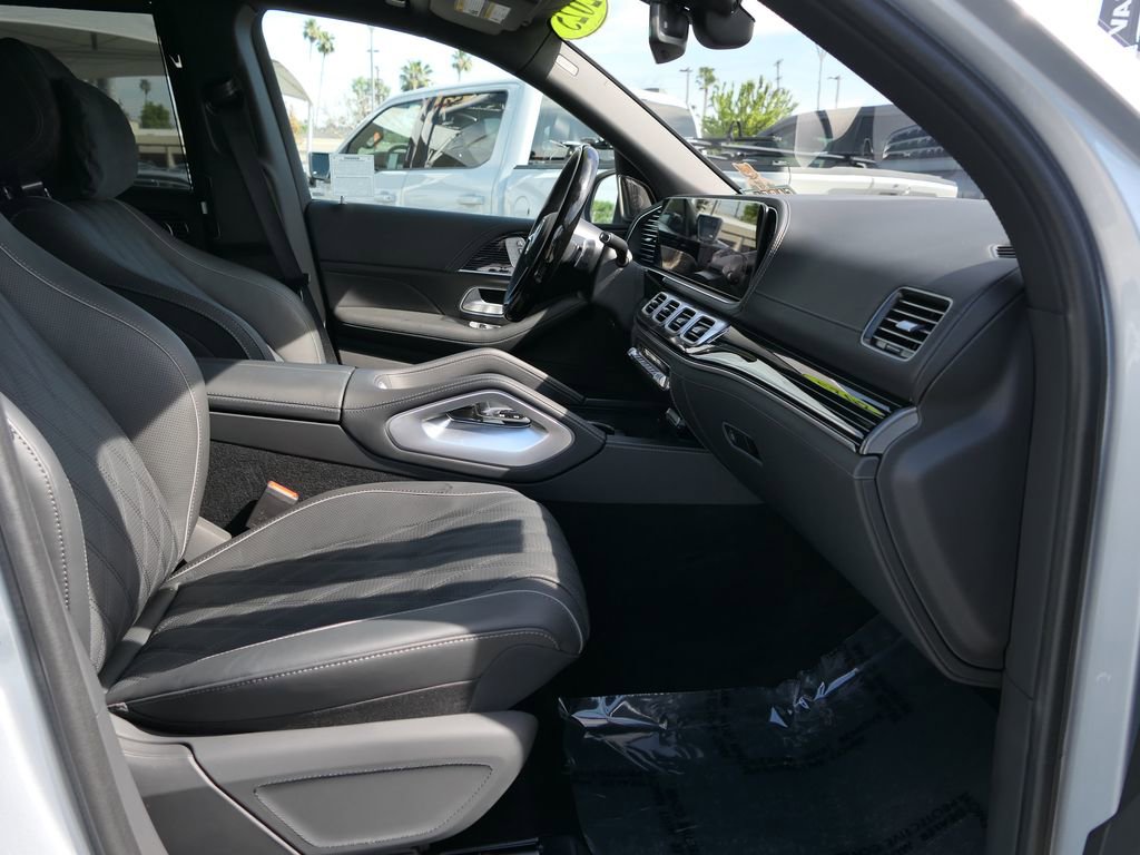 Used 2025 Mercedes-Benz Maybach GLS 600 4MATIC image 30