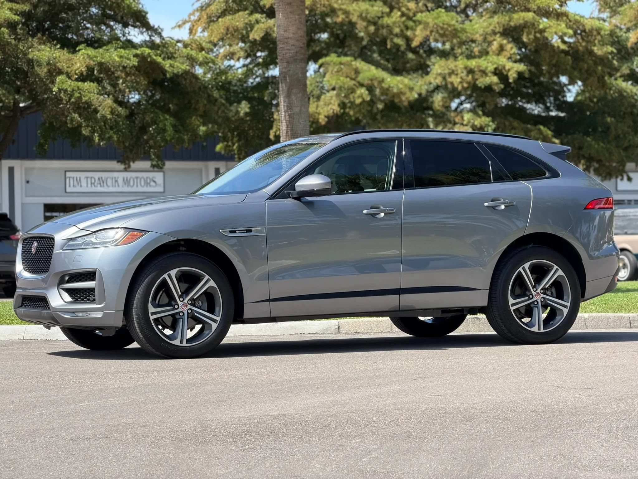 Used 2020 Jaguar F-PACE R-Sport AWD/4WD image 6