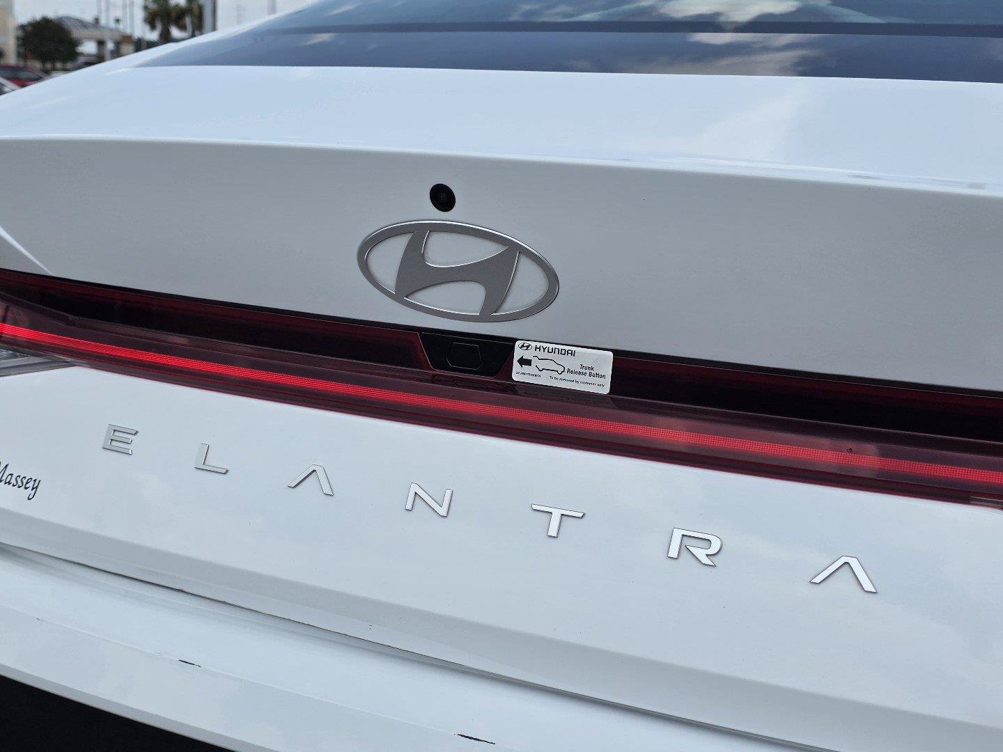 Used 2025 Hyundai Elantra SEL FWD image 29