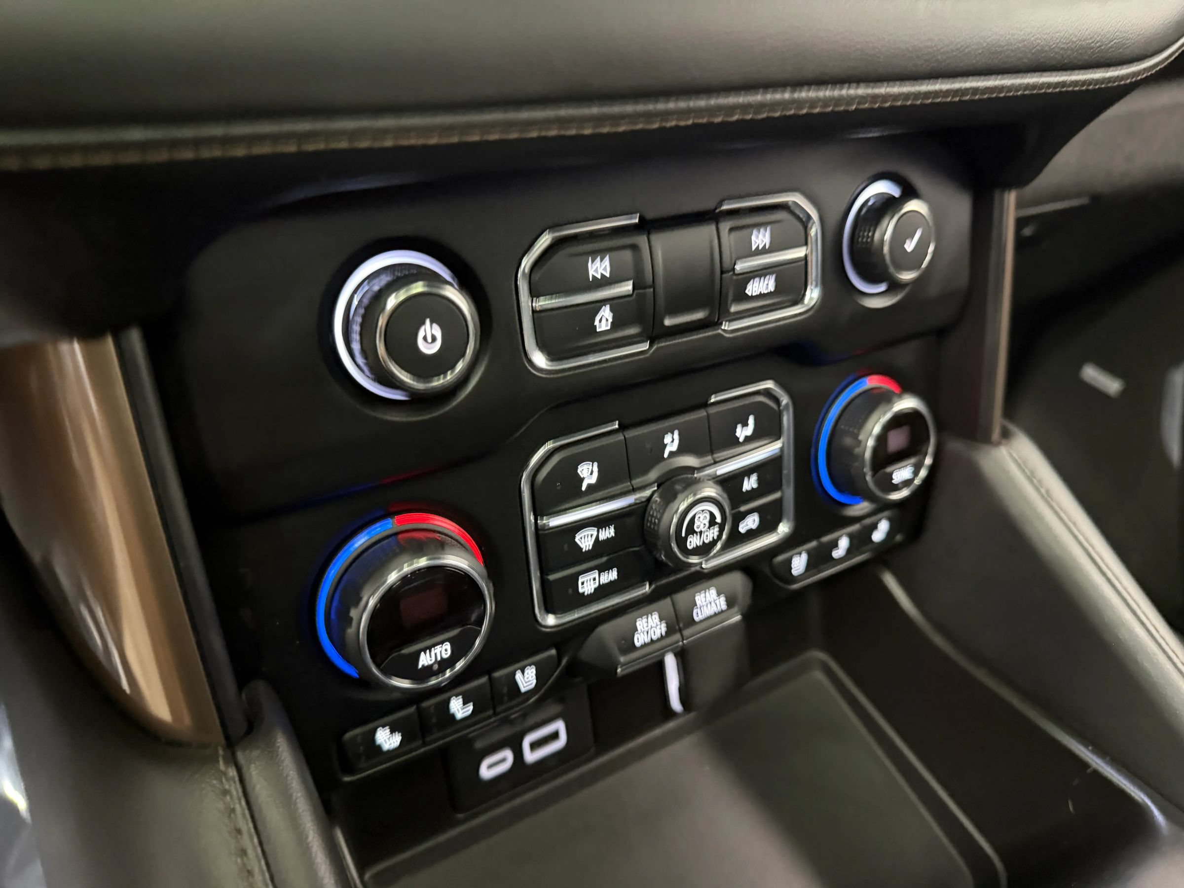 Used 2021 Chevrolet Tahoe High Country AWD/4WD image 21