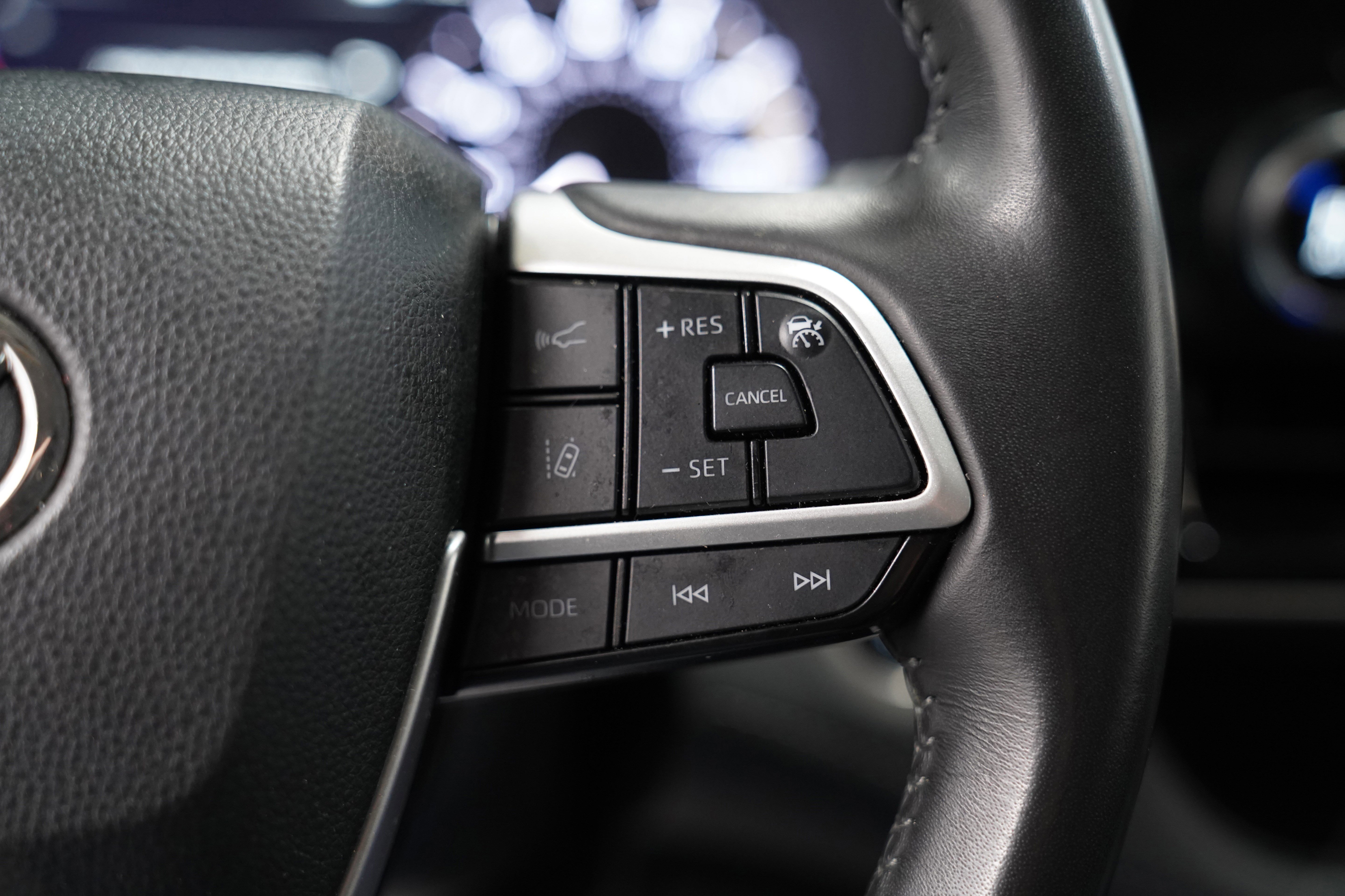 Used 2024 Toyota Highlander LE image 18