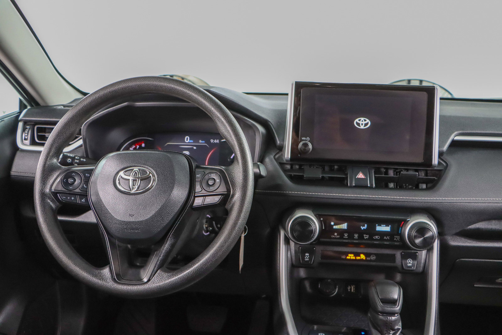 Used 2024 Toyota RAV4 LE image 17