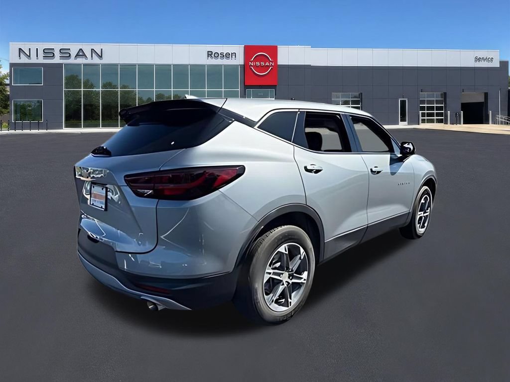 Used 2025 Chevrolet Blazer LT AWD/4WD image 3