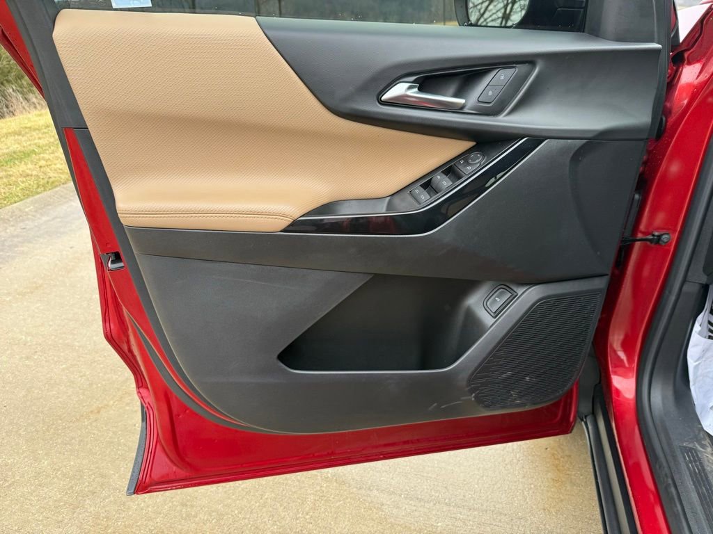 Used 2025 Chevrolet Equinox ACTIV image 26