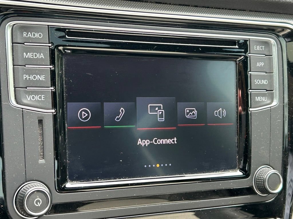 Used 2018 Volkswagen Passat 3.6 FWD image 34