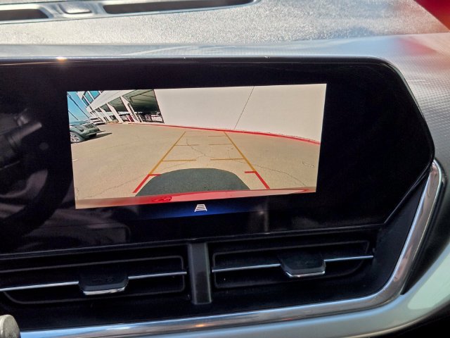 Used 2025 Chevrolet Trax LT w/ LT Convenience Package FWD image 21