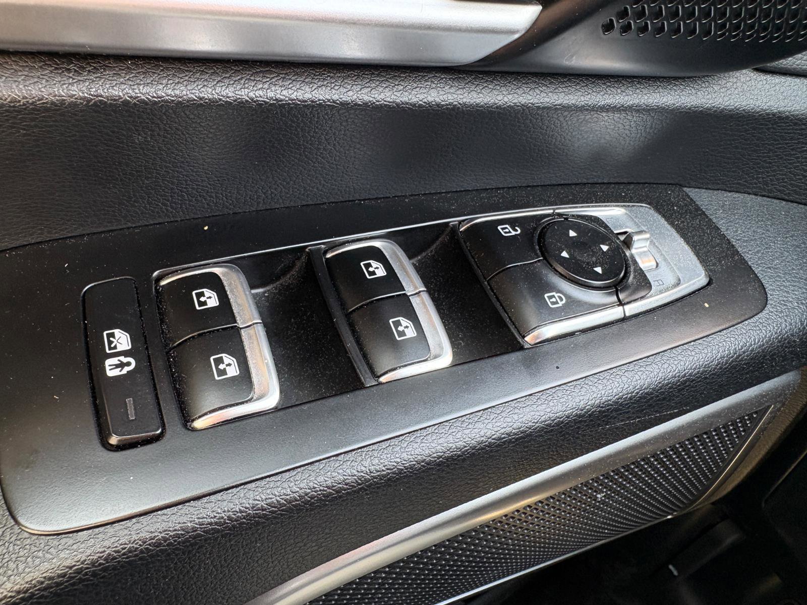 Used 2024 Kia Telluride LX image 25