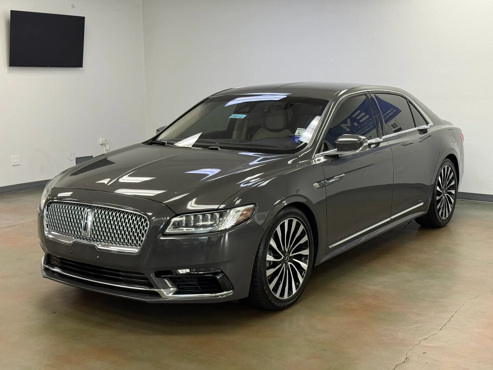 Used 2017 Lincoln Continental Black Label w/ Technology Package FWD image 4