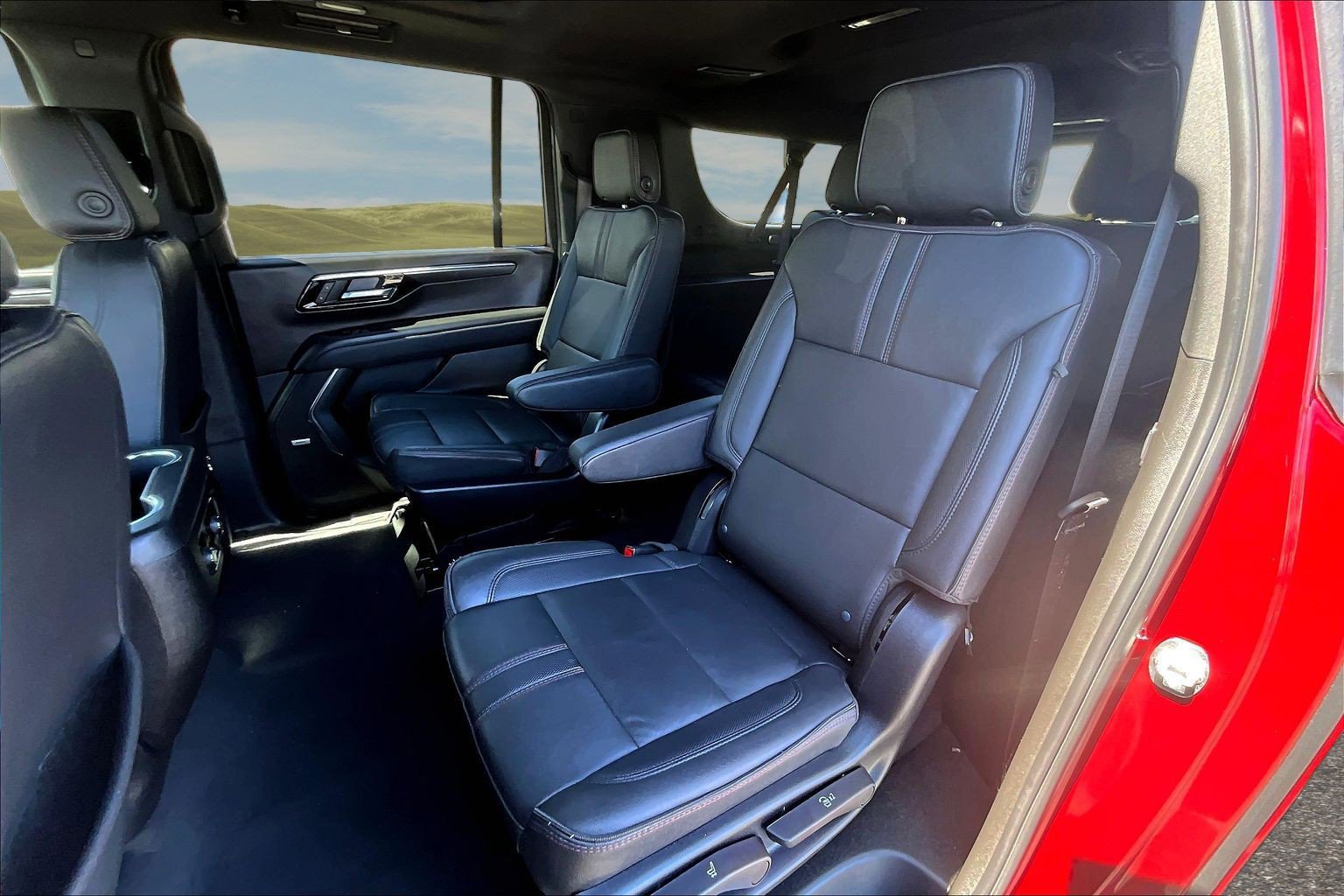 Used 2025 Chevrolet Suburban RST w/ RST Capability Package AWD/4WD image 14