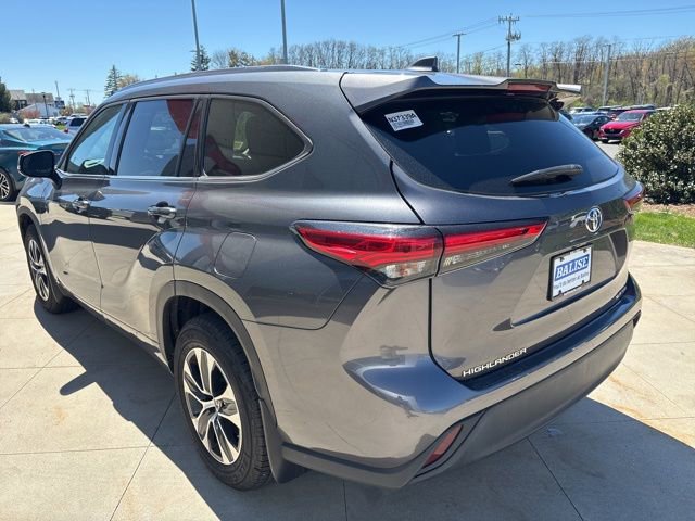 Used 2021 Toyota Highlander XLE AWD/4WD image 5