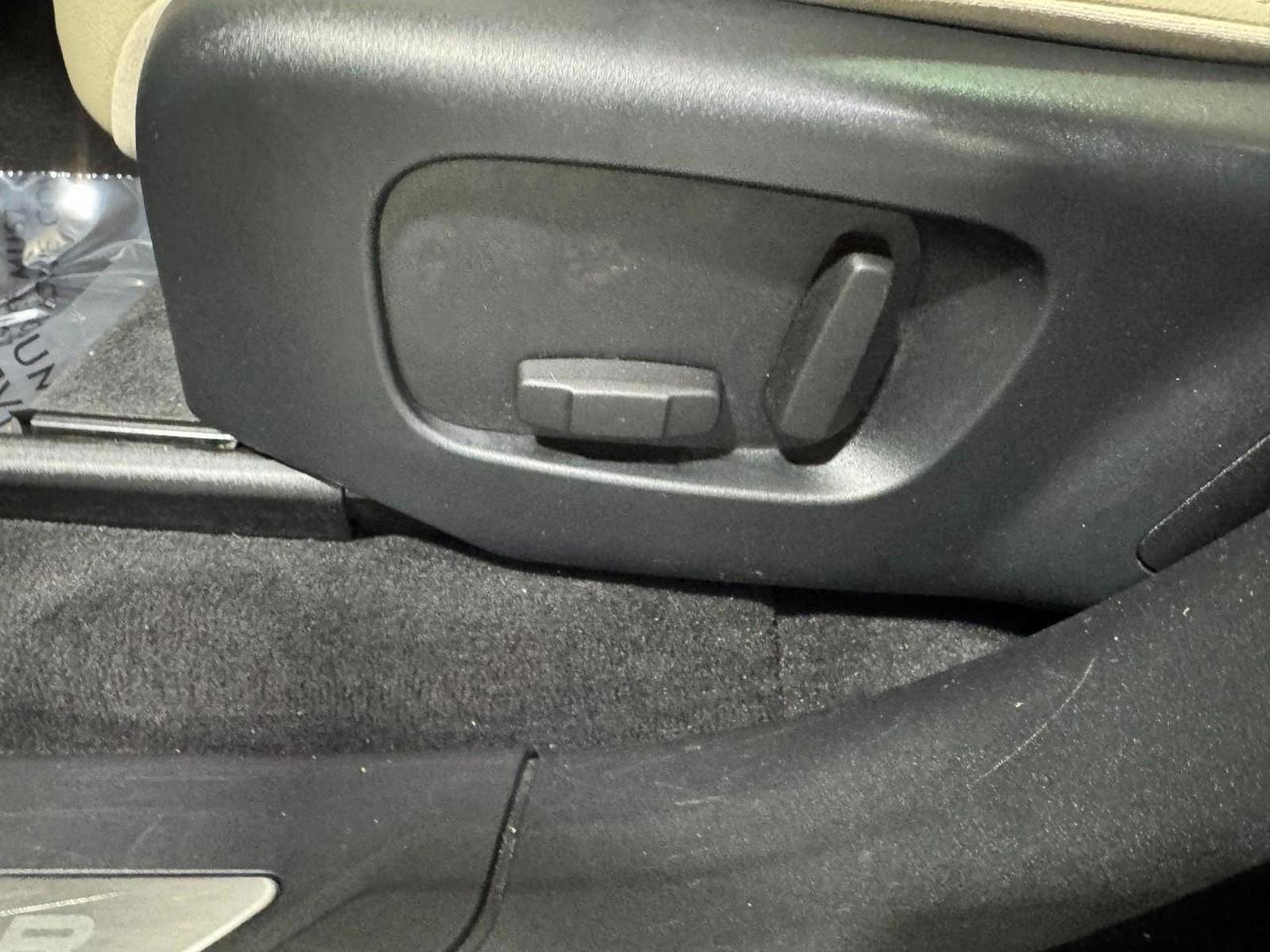 Used 2019 Land Rover Range Rover Velar S image 28